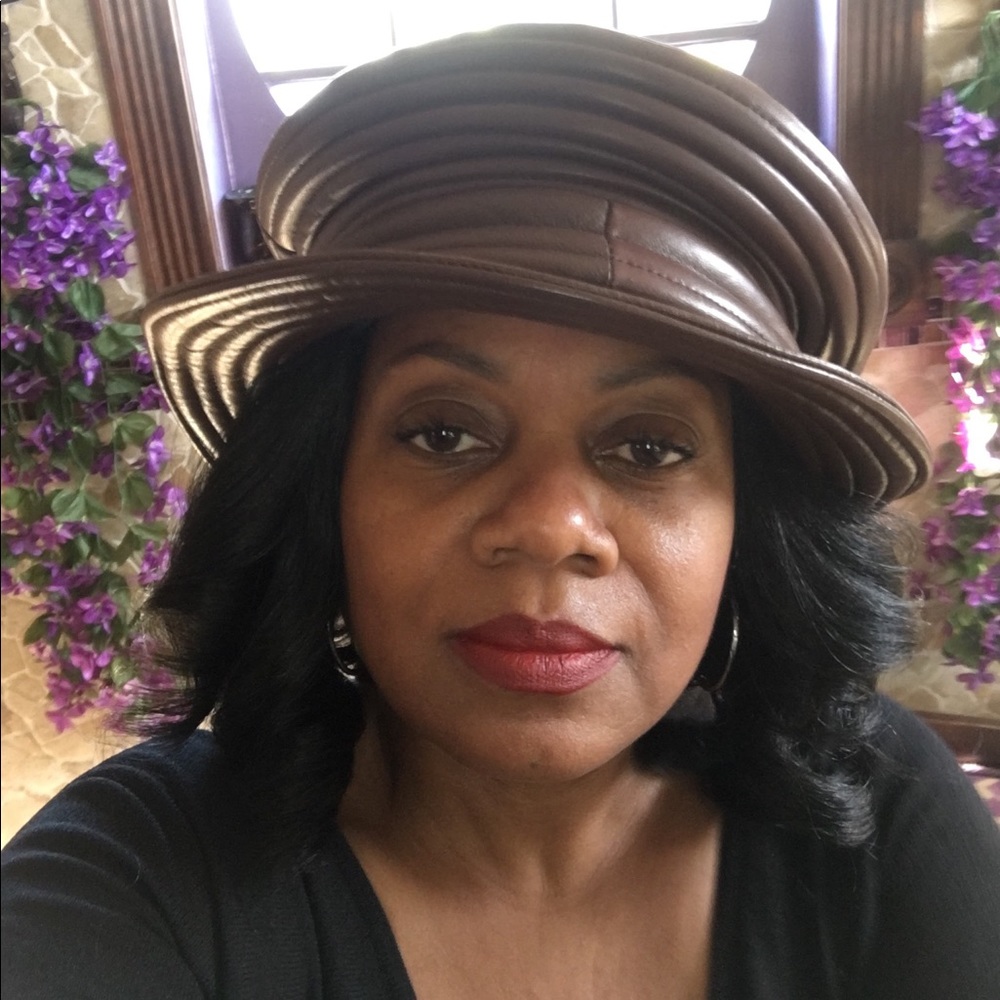 Meet your Posher, Adriane